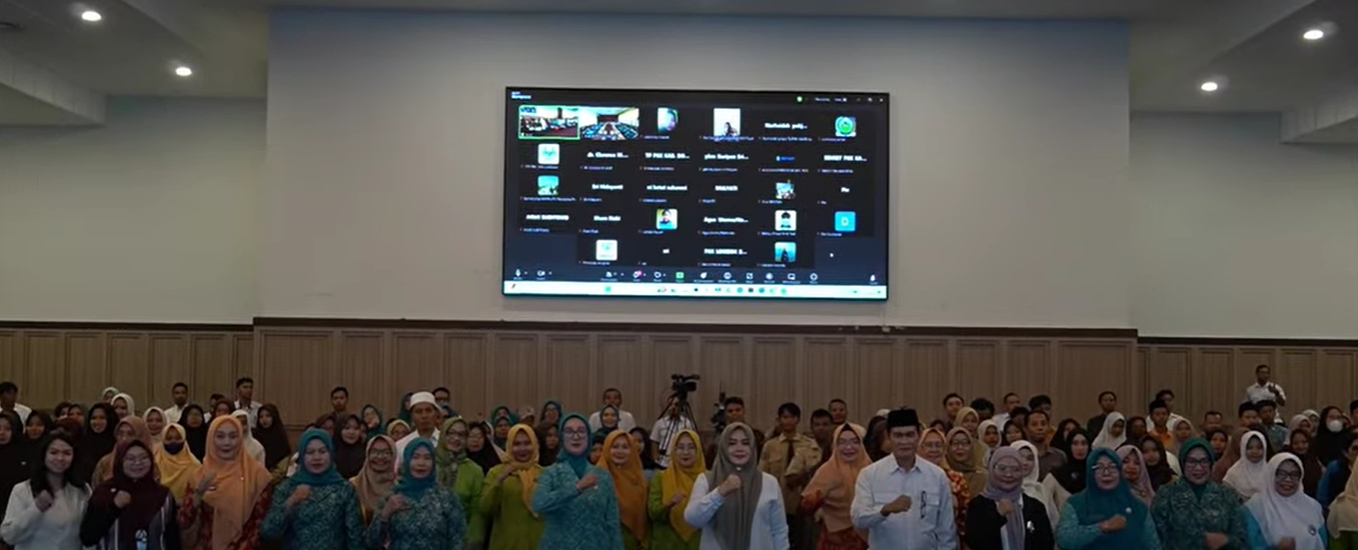 RSJ Mutiara Sukma diwakili oleh Hellen Citra Dewi, M.Psi., Psikolog, menjadi narasumber dalam sesi “Dampak Perkawinan Dini terhadap Kesehatan Mental”.